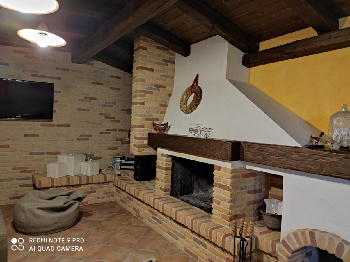La Taverna Di Lulu Arnesano Exteriör bild